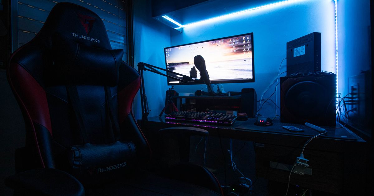 Watch, Play, Win: Earning Free Loot on Twitch